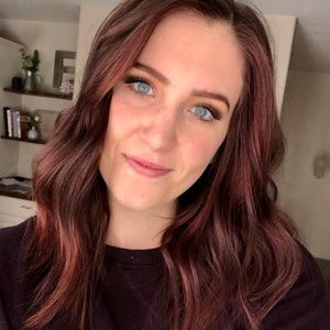 Meet your Posher, Caitlin